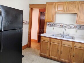 1086 N Cedar St in Galesburg, IL - Foto de edificio - Building Photo