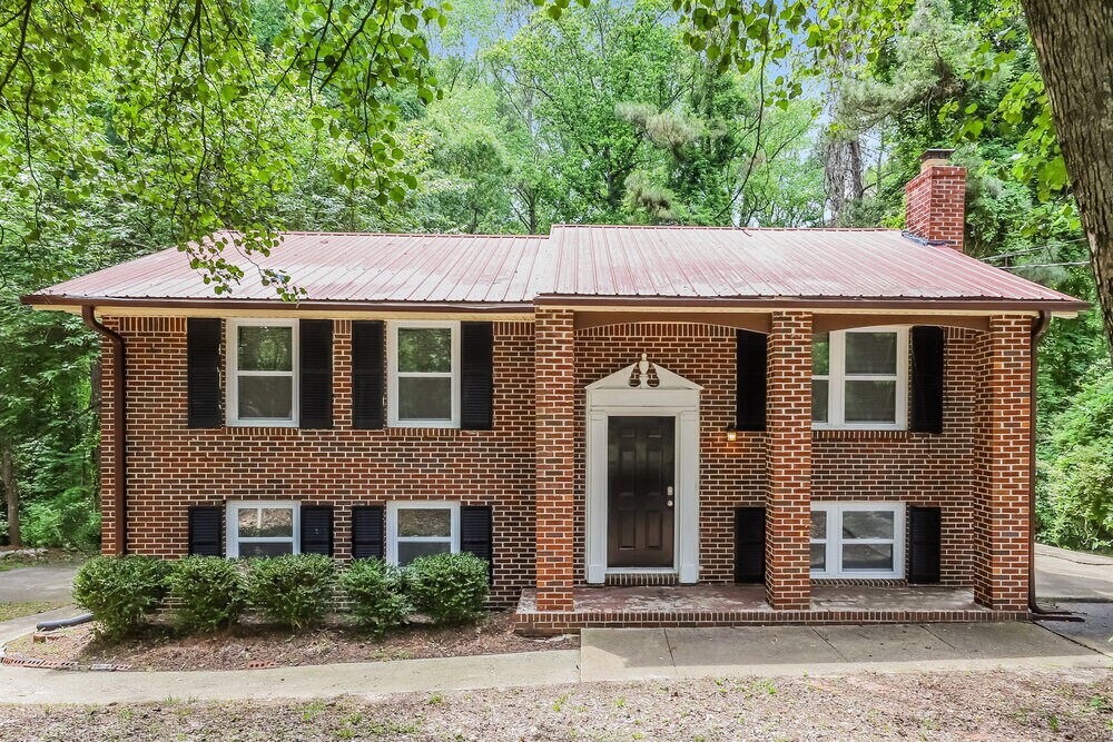 2870 Valley Brook Dr SW in Marietta, GA - Foto de edificio