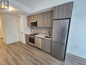 7439 Kingston Rd in Toronto, ON - Building Photo - Building Photo