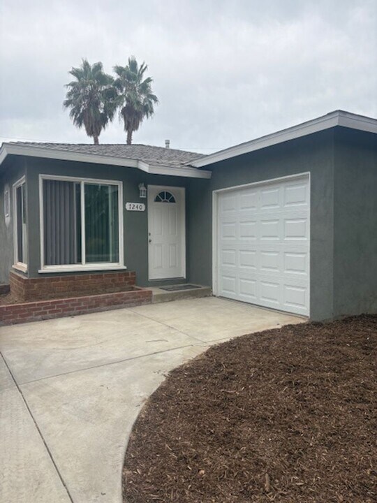 7240 Pontoosuc Ave in Riverside, CA - Building Photo