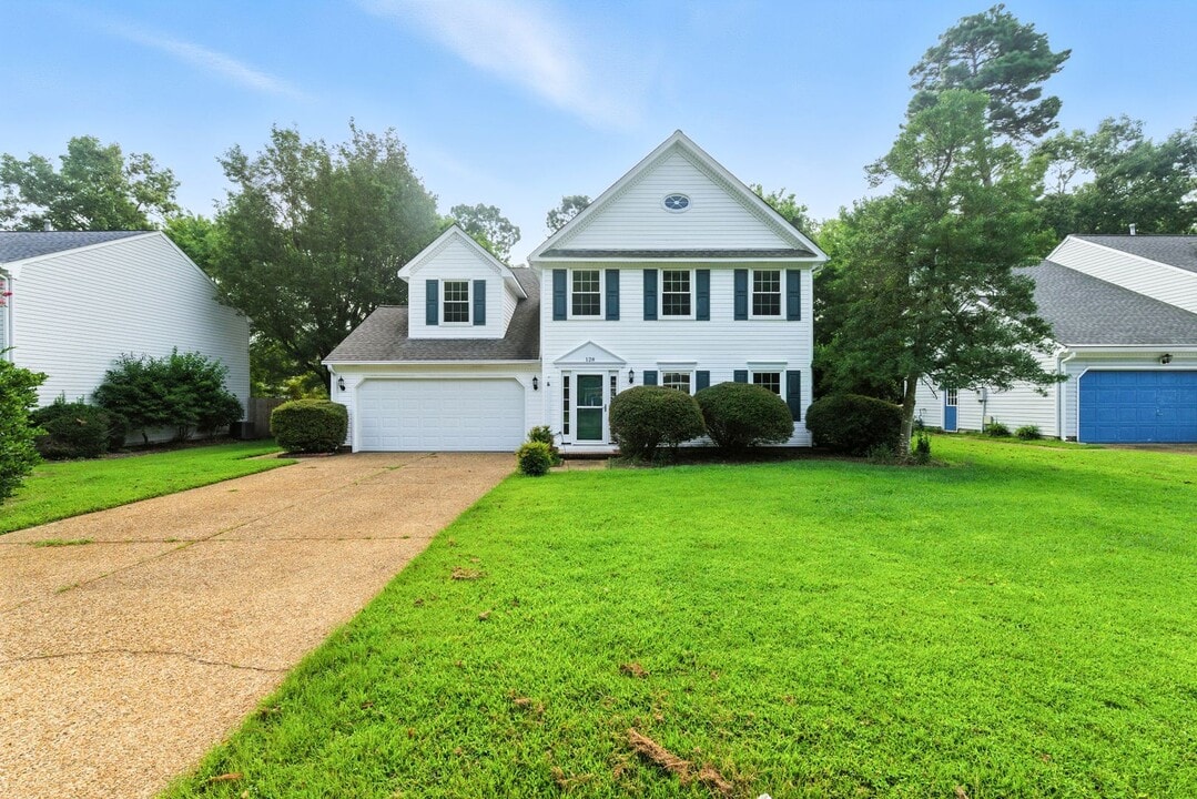 128 Ivy Arch in Yorktown, VA - Building Photo