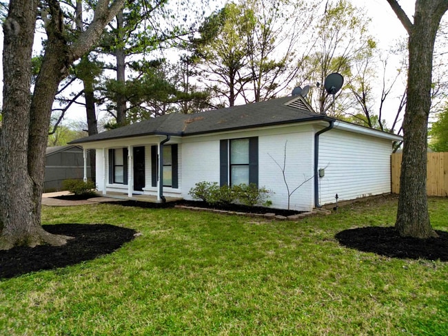 property at 925 Greenview Rd