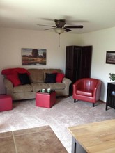 Newcastle Place Apartments in Salem, OR - Building Photo - Building Photo
