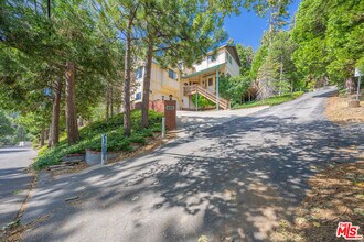 676 Zurich Dr in Lake Arrowhead, CA - Building Photo - Building Photo