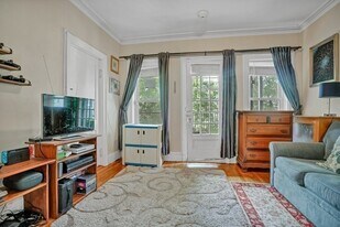 10 Radcliffe Rd in Boston, MA - Building Photo