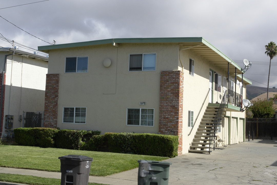 33638 9th St in Union City, CA - Foto de edificio