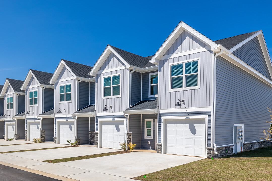 Whisper Creek Village in Milton, FL - Foto de edificio