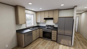 5512 Patriots Ln in Kalamazoo, MI - Building Photo