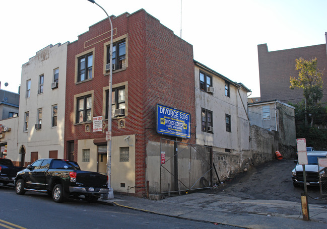 257 New Main St in Yonkers, NY - Building Photo - Building Photo