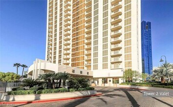 135 E Harmon Ave in Las Vegas, NV - Building Photo - Building Photo