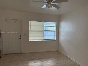 325 NE 2nd St in Hallandale Beach, FL - Building Photo - Building Photo