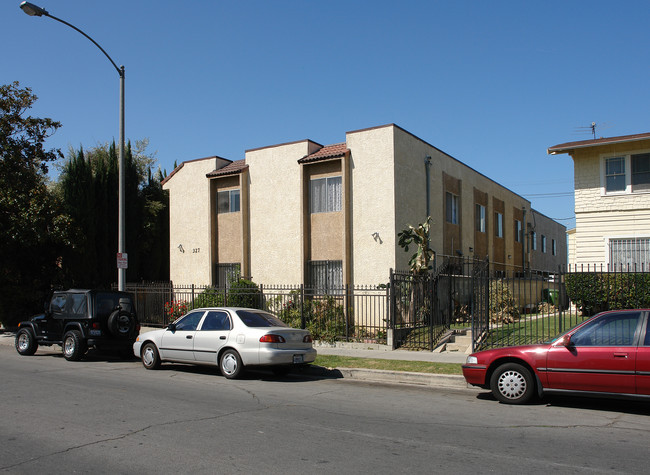 327 N Oxford Ave in Los Angeles, CA - Building Photo - Building Photo