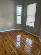 18 Upham St, Unit 1st in Lowell, MA - Building Photo - Building Photo