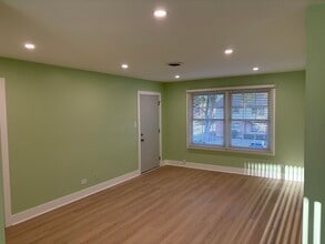 235 Washington Square in Elk Grove Village, IL - Building Photo - Building Photo