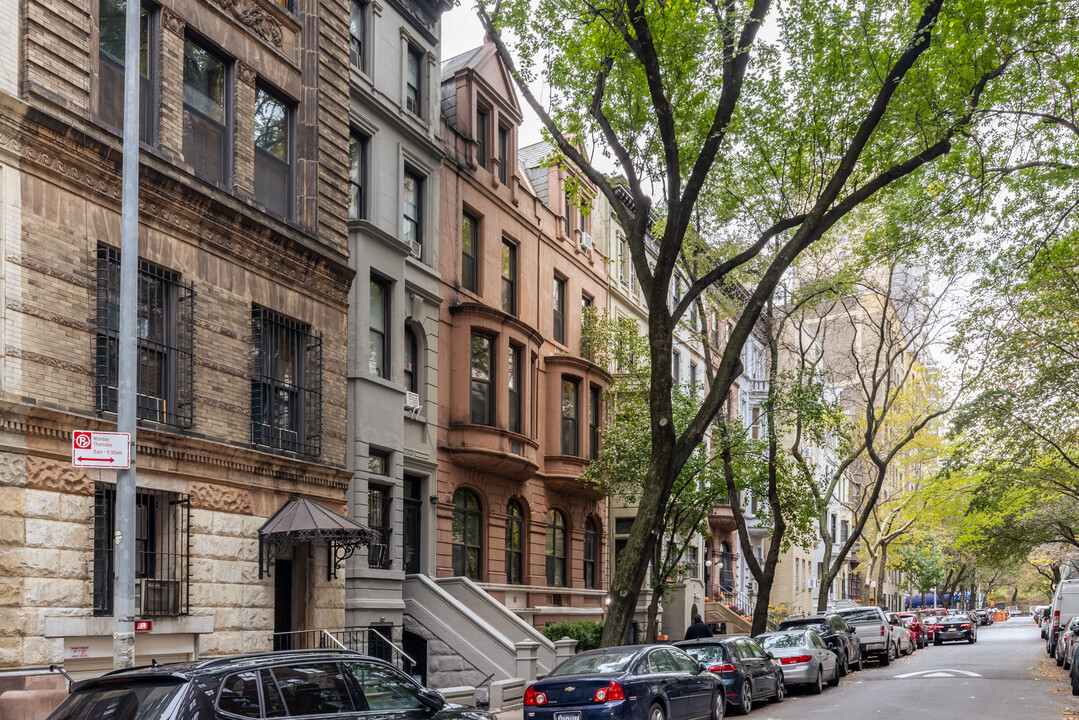 59-61 W 68th St in New York, NY - Foto de edificio