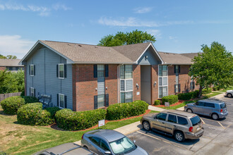 The Greens Of Bedford in Tulsa, OK - Foto de edificio - Building Photo