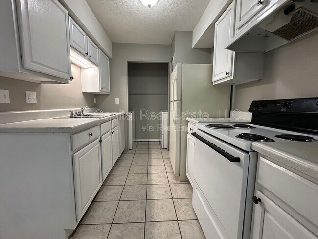 403 Woodhenge Dr in Collinsville, IL - Building Photo - Building Photo