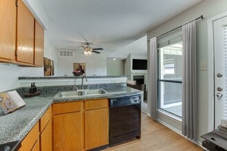 Bardin Oaks in Arlington, TX - Building Photo - Building Photo