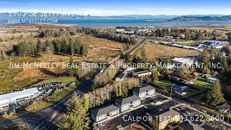 1305 SE Jetty Ave in Warrenton, OR - Building Photo
