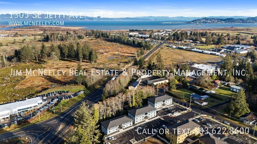1305 SE Jetty Ave in Warrenton, OR - Building Photo