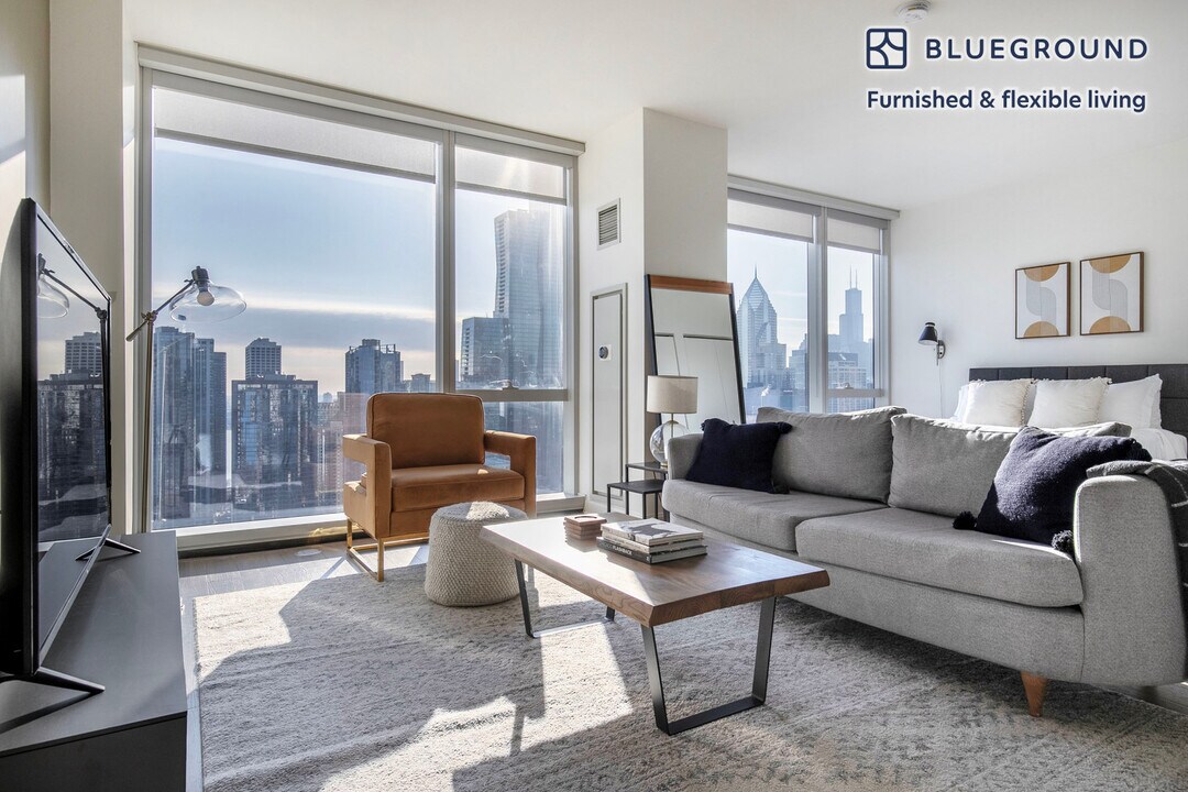 500 N Lake Shore Dr in Chicago, IL - Building Photo
