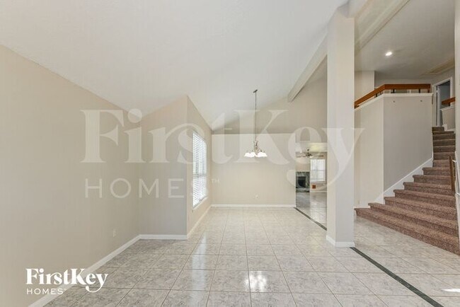 8571 Spring Green Dr in Houston, TX - Foto de edificio - Building Photo