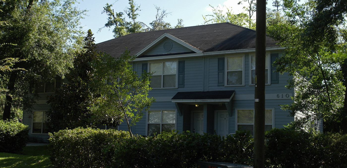 610-622 SW 11th Ln in Gainesville, FL - Foto de edificio