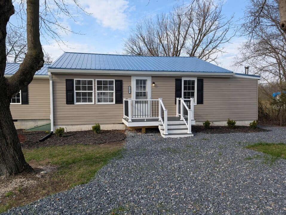 3296 Williamson Rd in Greencastle, PA - Building Photo