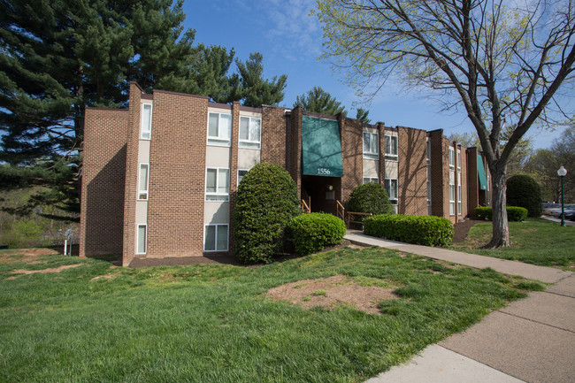 Crescent Apartments in Reston, VA - Foto de edificio - Building Photo