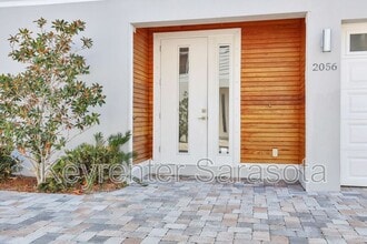 2056 Roselawn St in Sarasota, FL - Building Photo - Building Photo