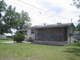 83 W Murrell Ave in Lakeland, GA - Building Photo
