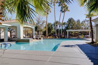 162 Mountainside Dr in Henderson, NV - Foto de edificio - Building Photo