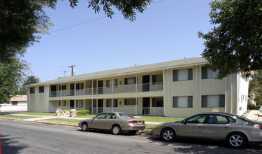 Luprinto East in Corona, CA - Building Photo - Building Photo