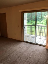 Apple Ridge Apartments in Fremont, MI - Building Photo - Building Photo