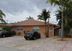 758 NE 13th Ct in Fort Lauderdale, FL - Building Photo - Building Photo