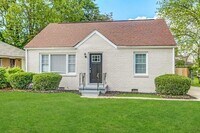 2446 Lynn Iris Dr photo'