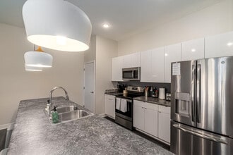 550 Watson Powell Jr Way in Des Moines, IA - Building Photo - Building Photo