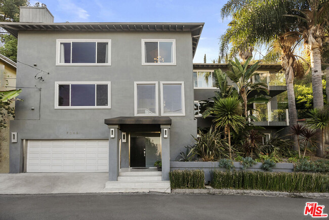 7346 PACIFIC VIEW Dr in Los Angeles, CA - Building Photo - Building Photo