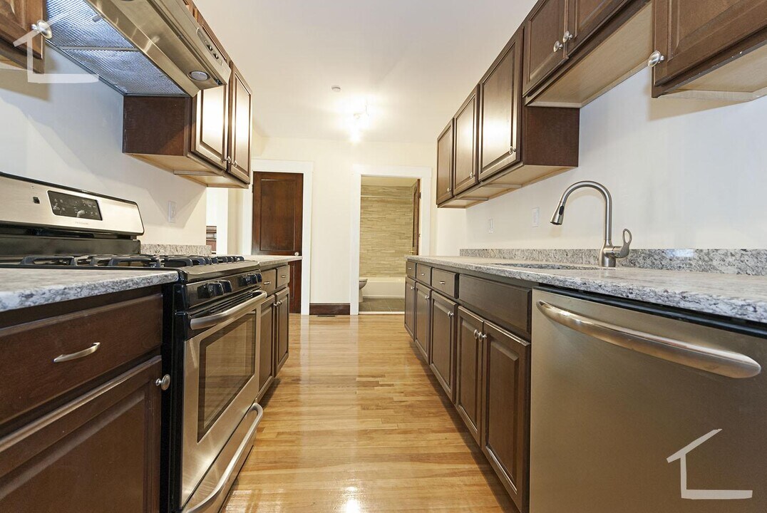 21 S Hobart St, Unit 2 in Boston, MA - Building Photo