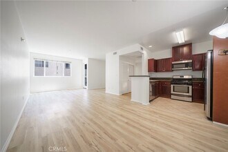 13941 Sherman Way in Los Angeles, CA - Building Photo - Building Photo