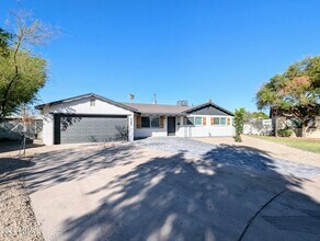 121 N Flint Cir in Mesa, AZ - Building Photo - Building Photo