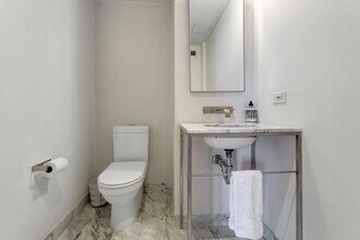 322 W 57th St in New York, NY - Building Photo - Building Photo