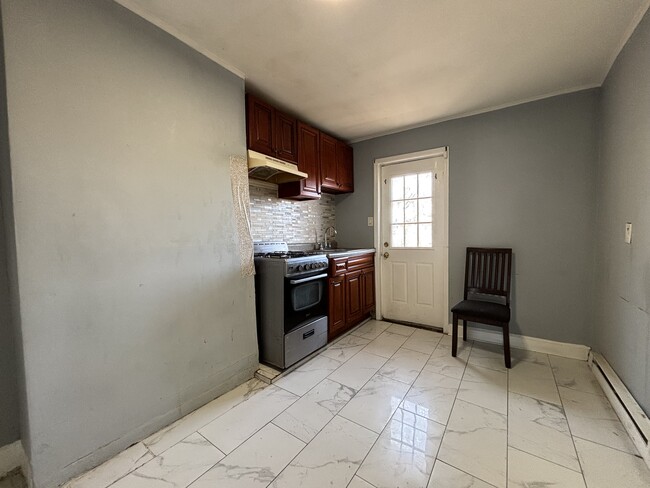 516 E Jersey St, Unit 3 in Elizabeth, NJ - Building Photo - Building Photo