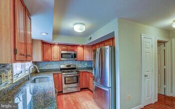 4 Red Granite Ct in Gaithersburg, MD - Building Photo - Building Photo