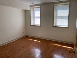 827 N Wood St in Chicago, IL - Building Photo - Building Photo