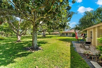 2304 Lark Ln in Sarasota, FL - Building Photo - Building Photo
