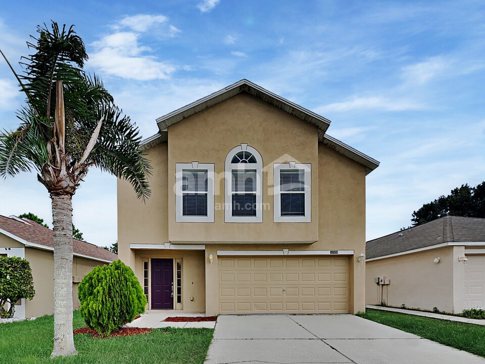 30500 Birdhouse Dr in Wesley Chapel, FL - Foto de edificio