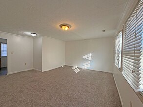 1951 S Virginia Ave in Springfield, MO - Building Photo - Building Photo