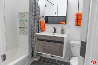 1933 Lemoyne St, Unit 1/2 in Los Angeles, CA - Foto de edificio - Building Photo