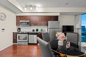 20 Grosvenor St in Toronto, ON - Building Photo - Building Photo